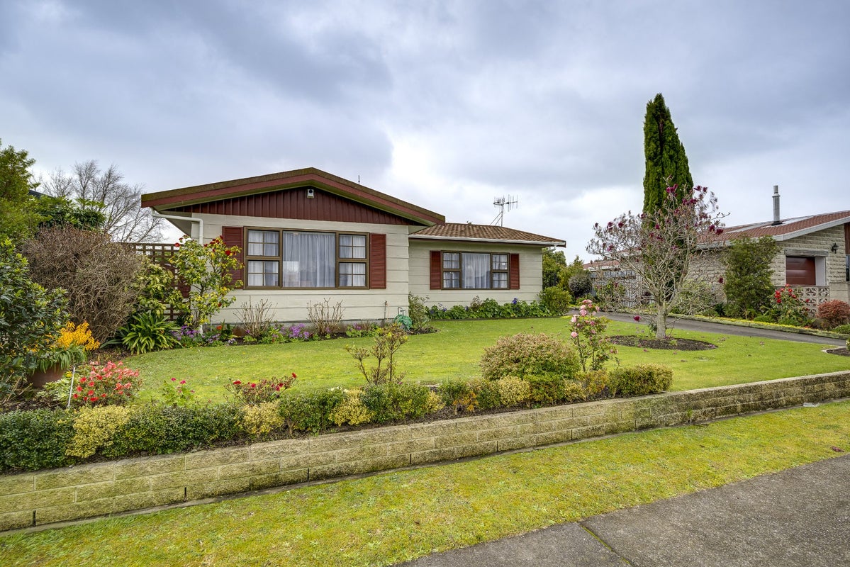 58 Spriggs Crescent, Greenmeadows, Napier - Carousel 1