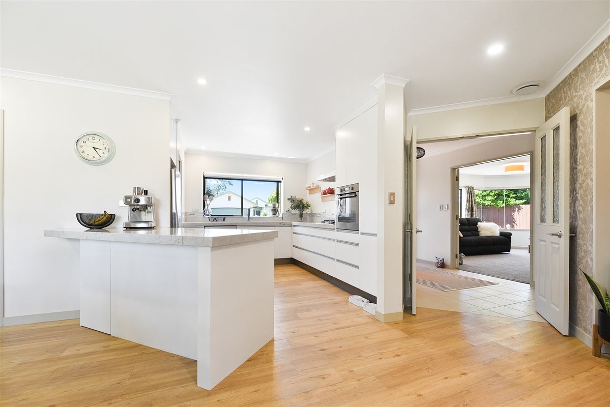 3 Kenneth Place, Rototuna, Hamilton - Carousel 2