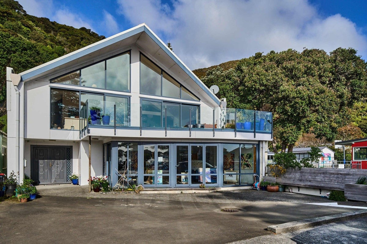 2/151 Muritai Road, Eastbourne, Lower Hutt - Carousel 1
