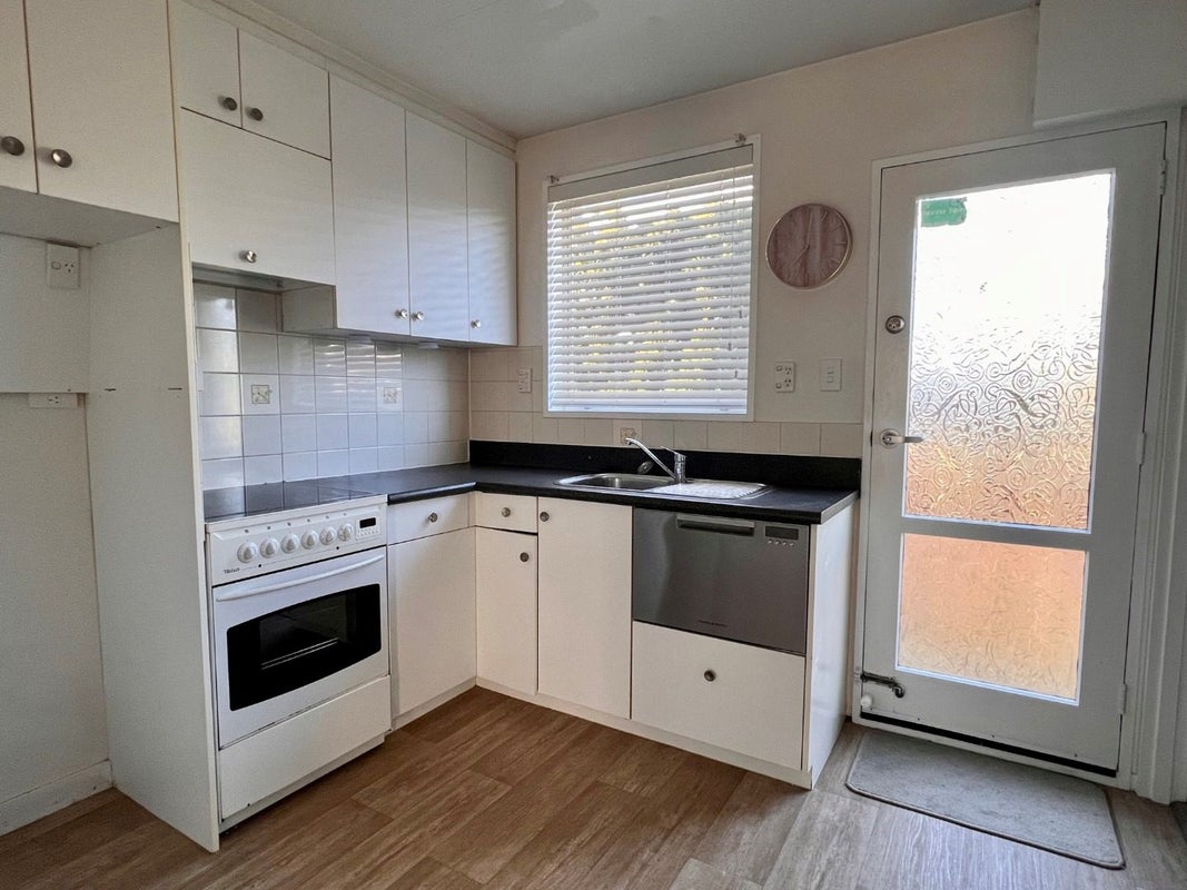 2/108 Edward Avenue, Edgeware, Christchurch - Carousel 2