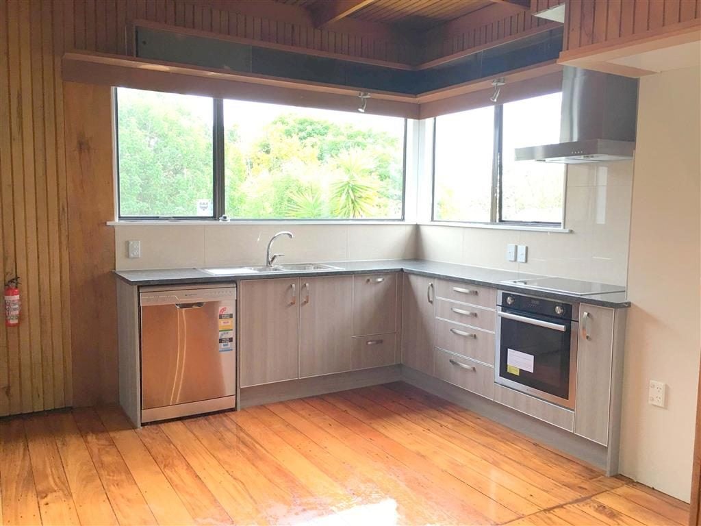11 Hutchinson Avenue, New Lynn, Auckland - Carousel 2