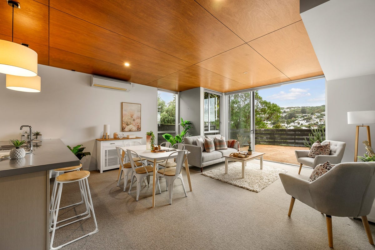 10/3 Severn Street, Island Bay, Wellington, Wellington - Carousel 1