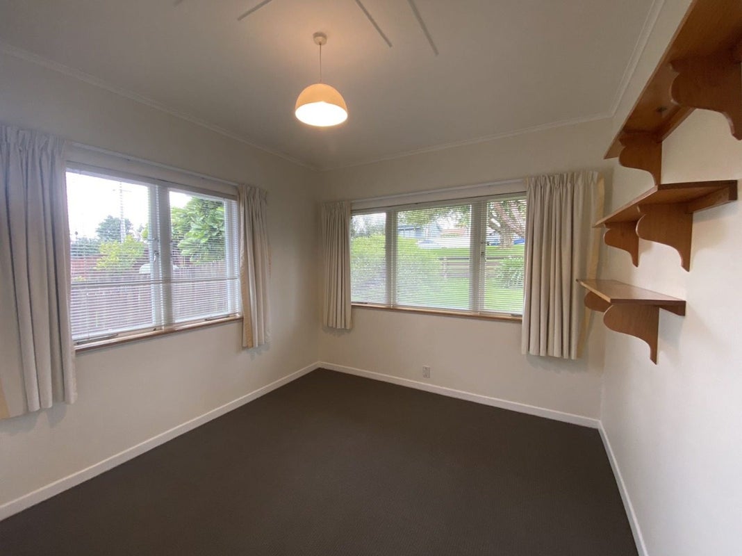 194 East Coast Road, Forrest Hill, Auckland - Carousel 2