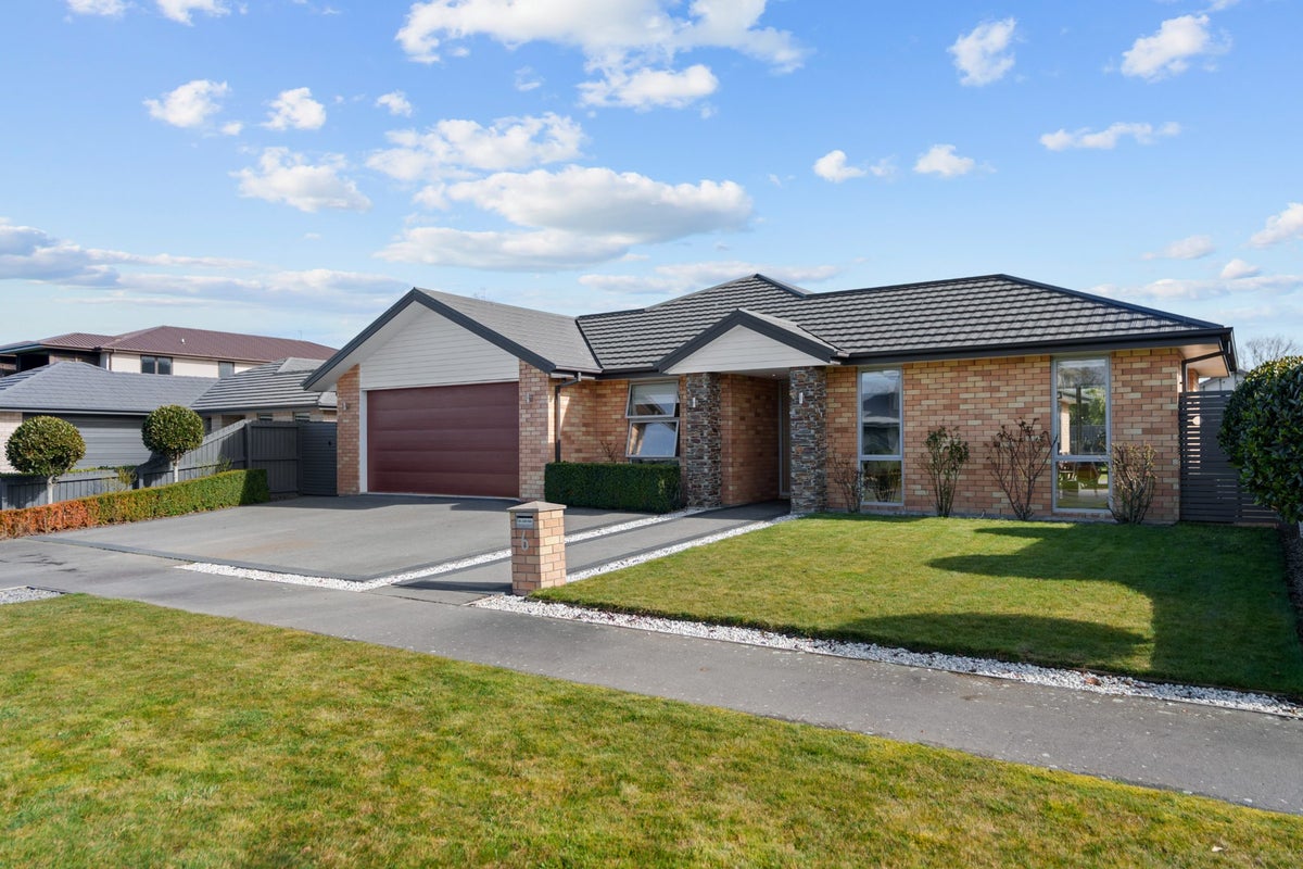 6 Malachy Grove, Aidanfield, Christchurch - Carousel 27