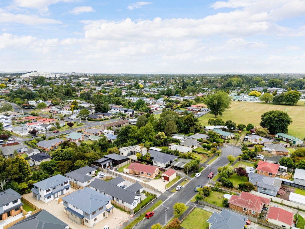 1/19 Greta Street, Glenview, Hamilton - Carousel 2