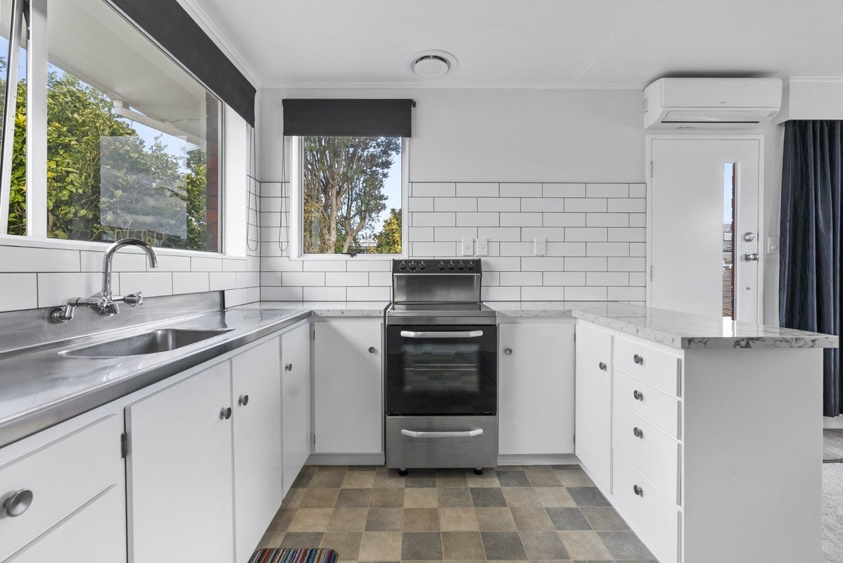 2/29 Hine Street, New Plymouth, New Plymouth - Carousel 1