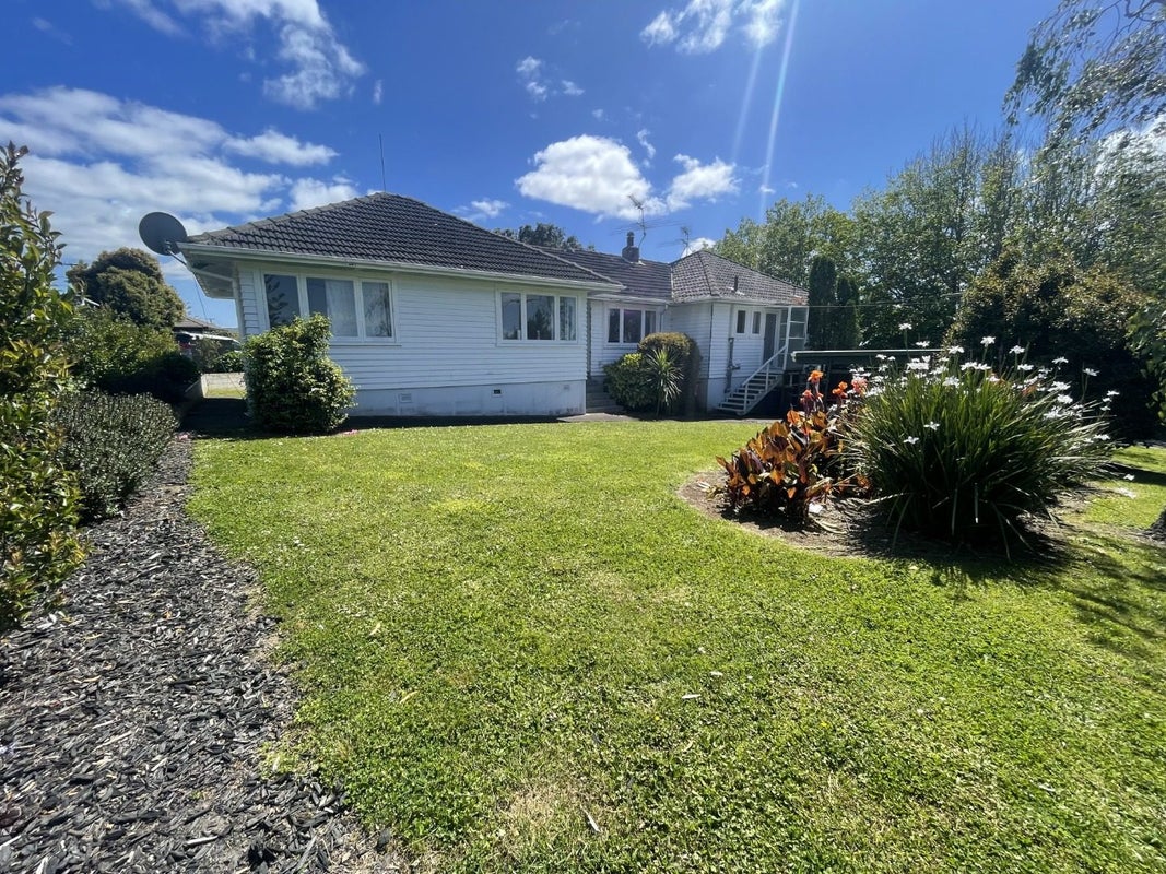 4 Tirimoana Road, Te Atatu South, Auckland - Carousel 1