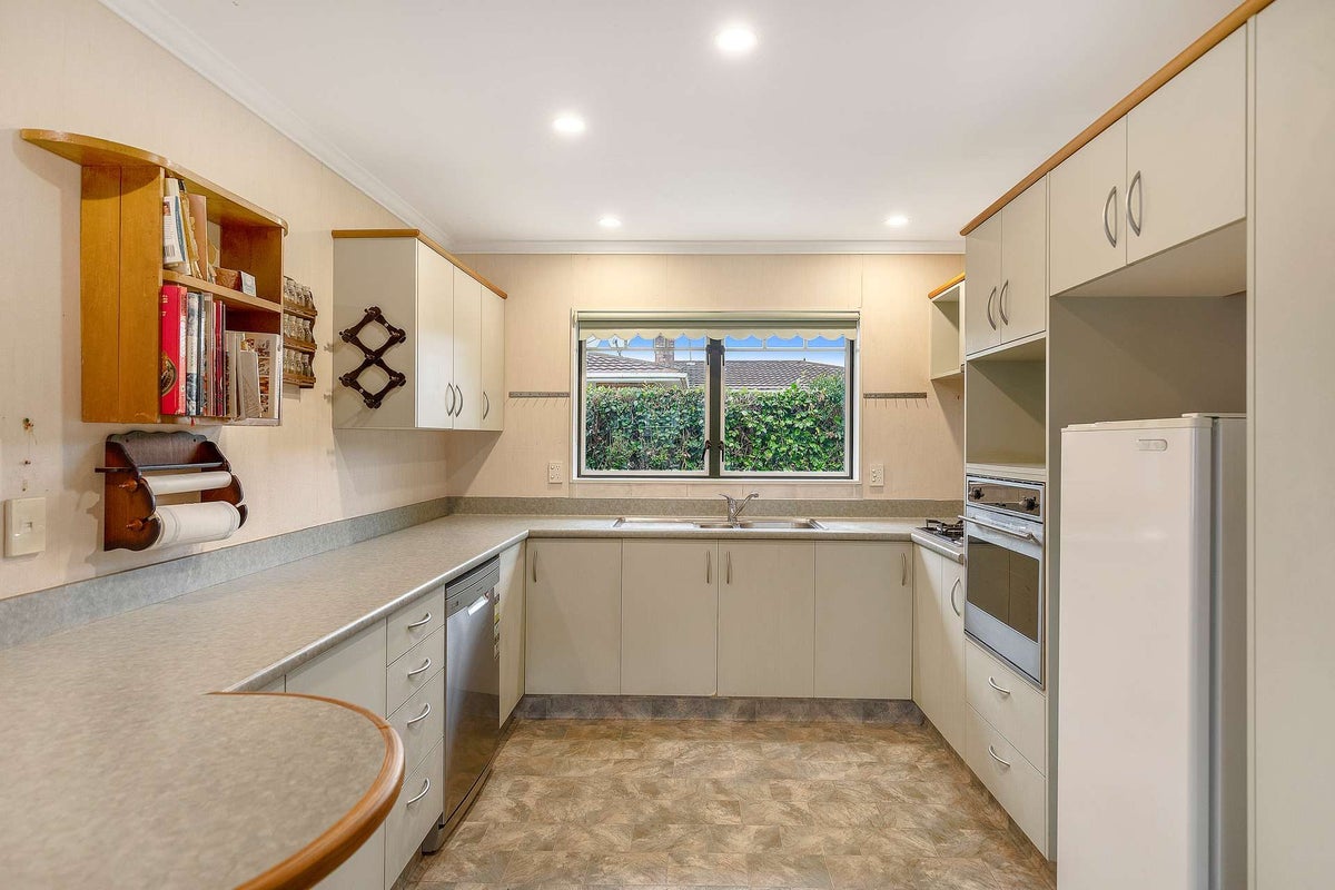 11 Sutherland Crescent, Westbrook, Palmerston North - Carousel 2