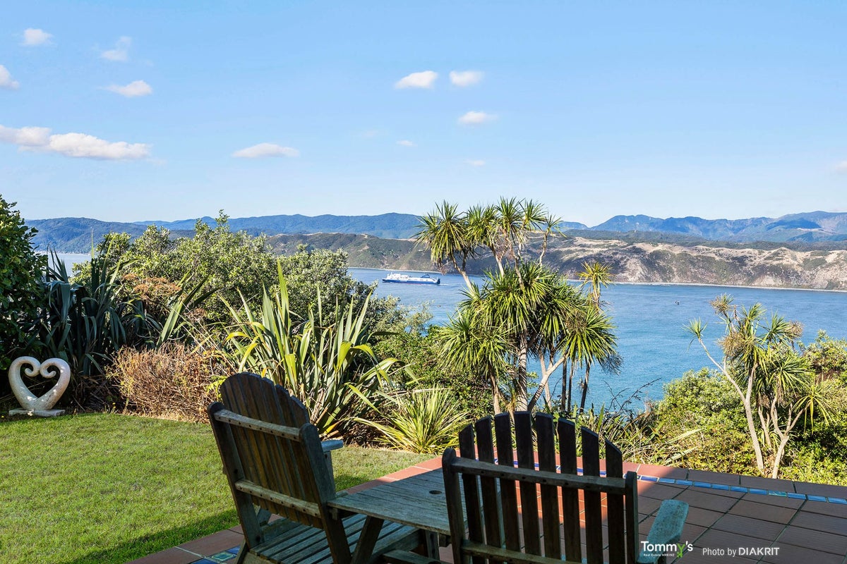 17 Bowes Crescent, Strathmore Park, Wellington - Carousel 2