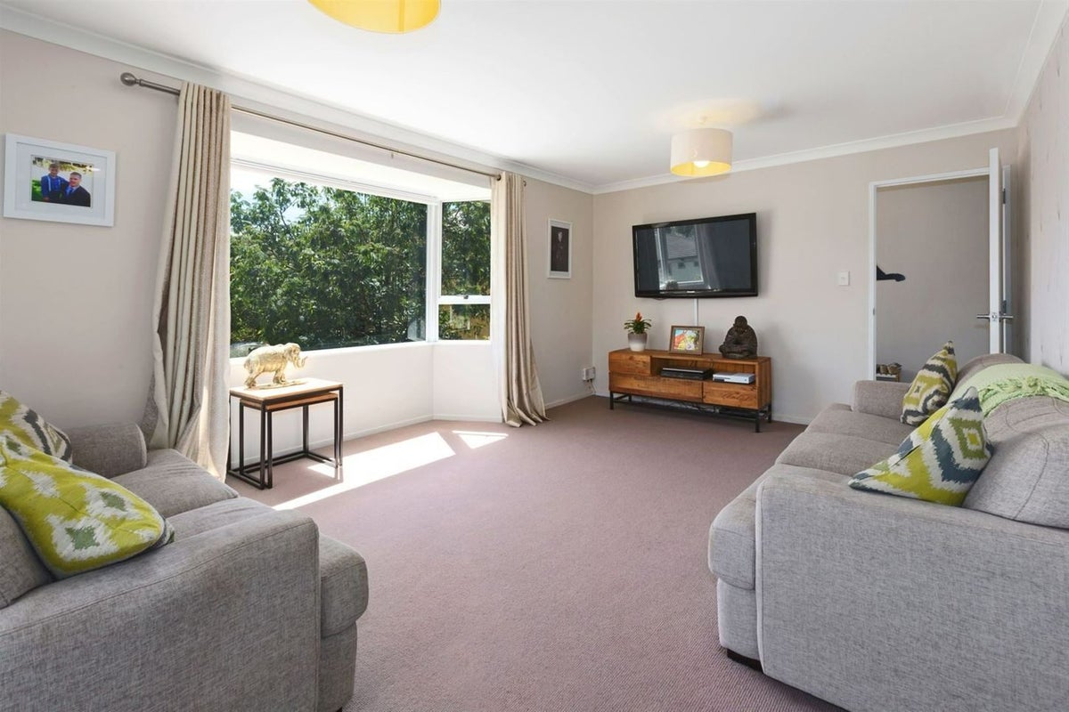 8 Ensign Lane, Whitby, Porirua - Carousel 2