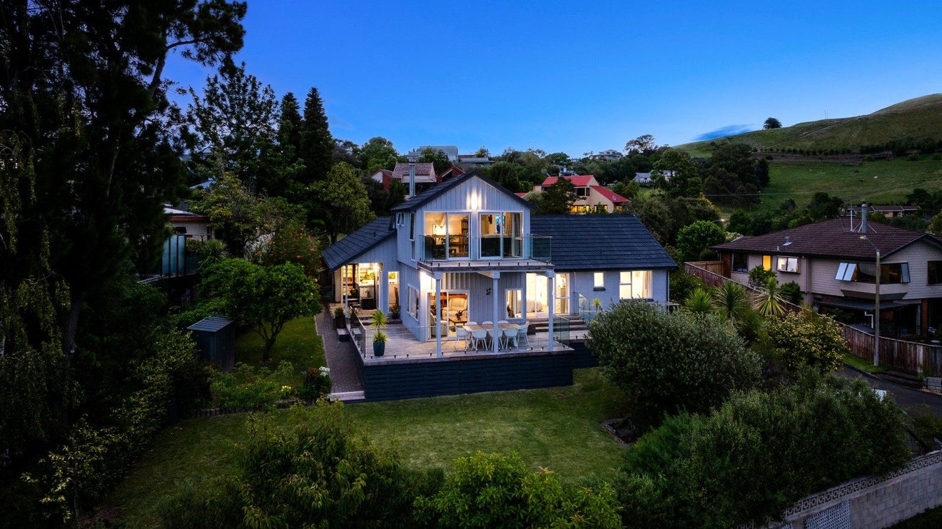 51 Churchill Drive, Taradale, Napier - Carousel 1
