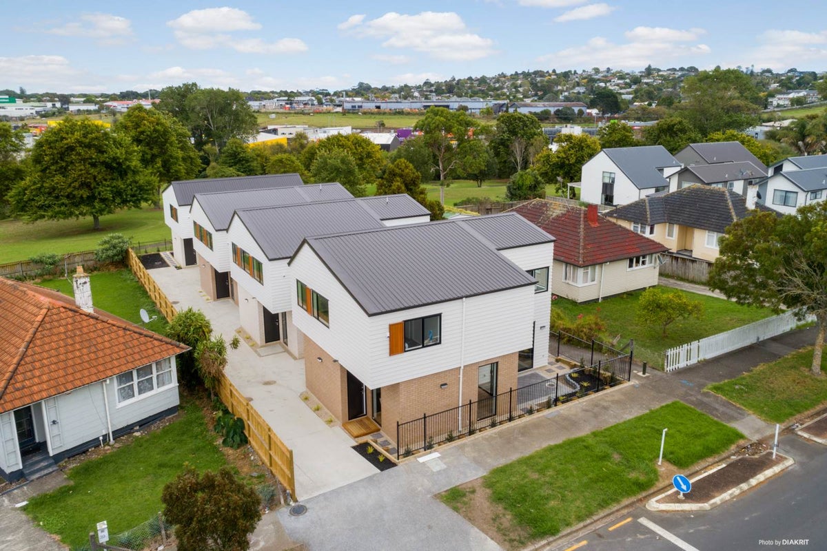 37C Eastview Road, Glen Innes, Auckland - Carousel 26