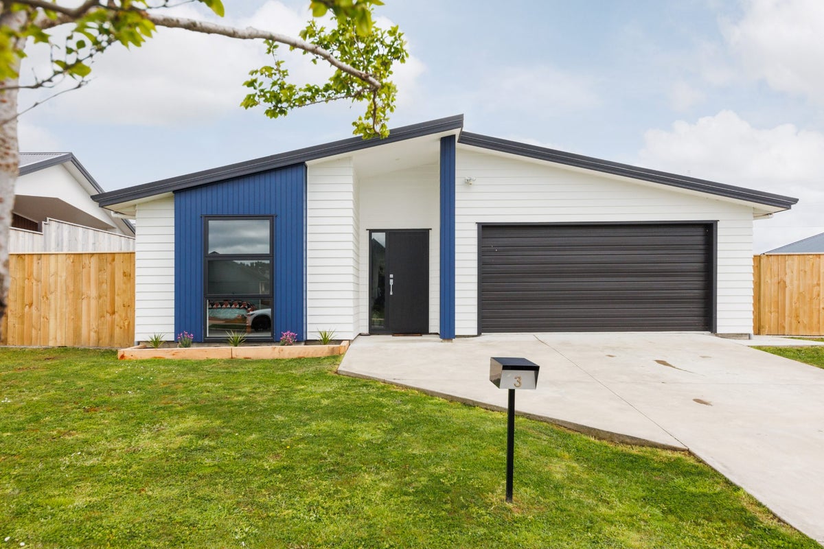 3 Sardinia Grove, Fitzherbert, Palmerston North - Carousel 1