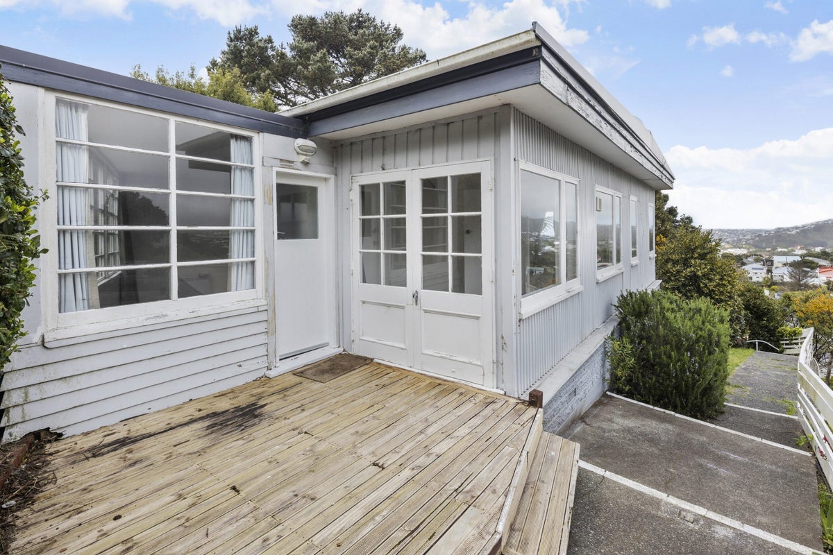 38 Pembroke Road, Northland, Wellington - Carousel 2