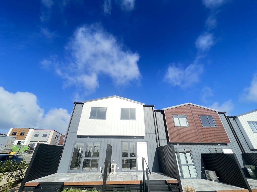 45 Canna Street, Totara Park, Auckland - Carousel 1