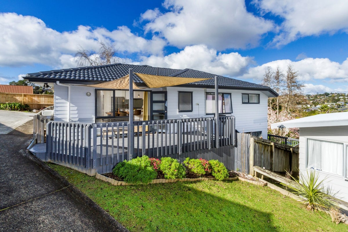4 Branston Avenue, Browns Bay, Auckland - Carousel 1