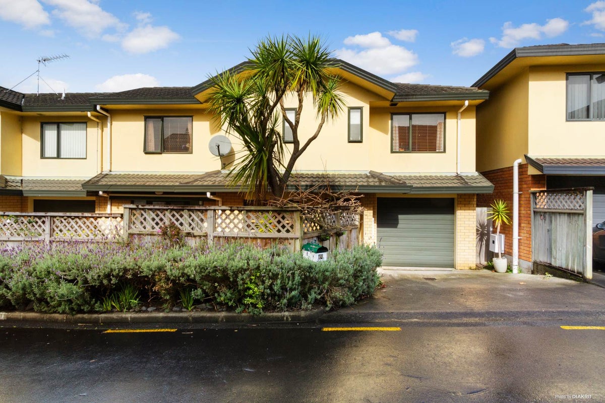 26/2 Arawa Street, New Lynn, Auckland - Carousel 1