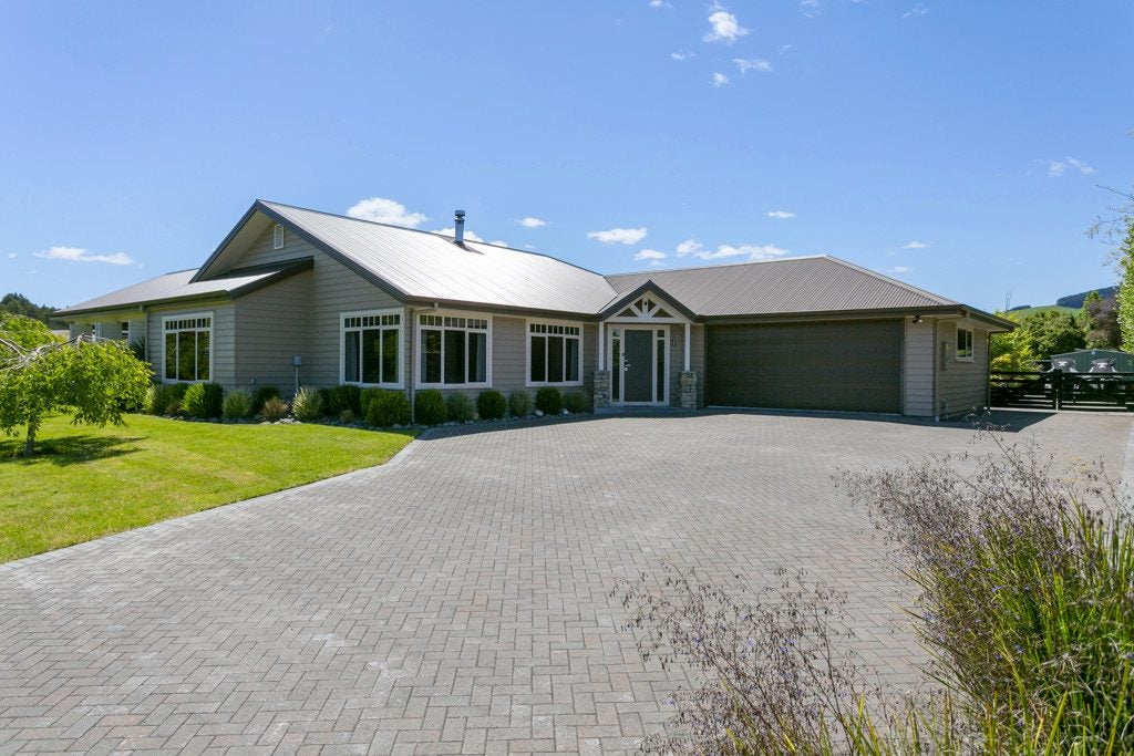 51 Montgomery Crescent, Kinloch, Taupo - Carousel 1