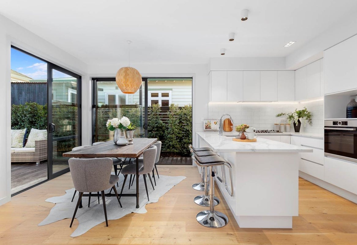 13C Queensway, Three Kings, Auckland - Carousel 2