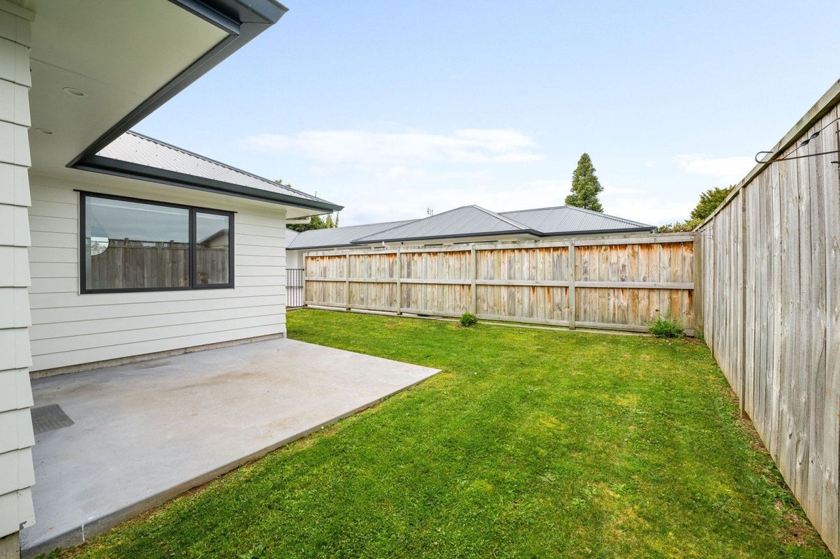 2/72 Claude Street, Fairfield, Hamilton - Carousel 2