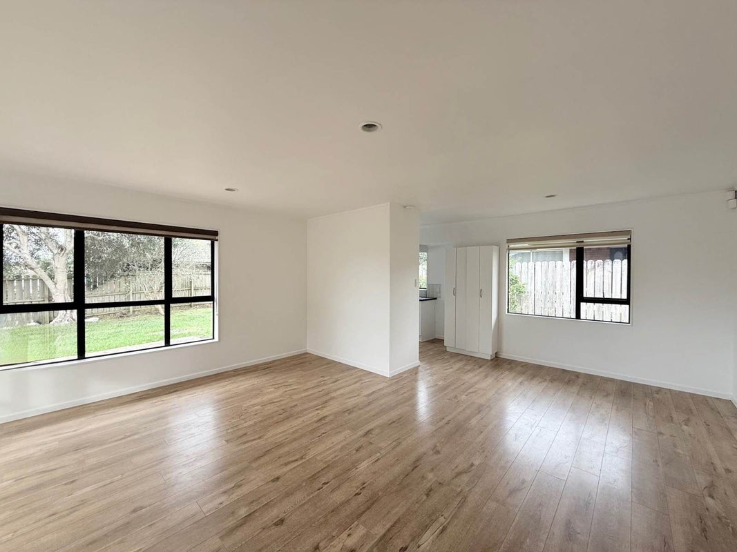 8 Blowers Place, Flat Bush, Auckland - Carousel 1