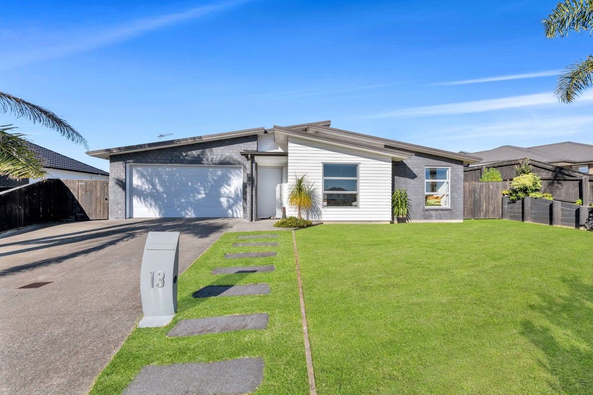 13 Kahawairahi Drive, Beachlands, Auckland - Carousel 1
