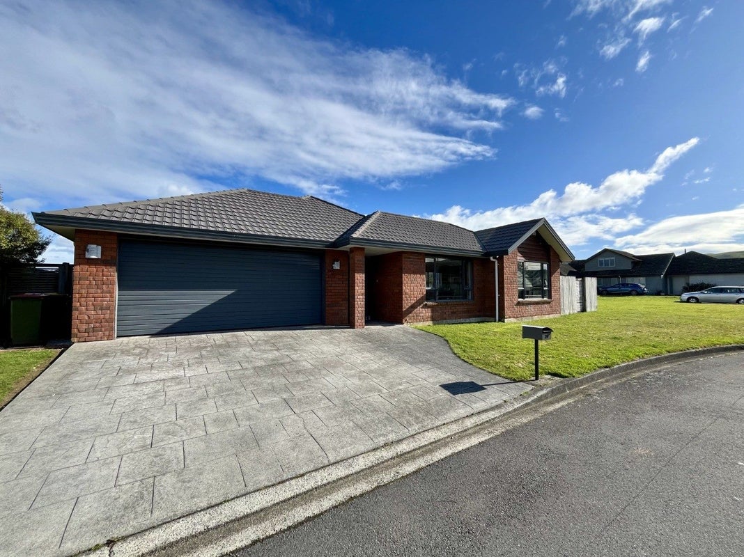 20 Kelso Grove, Kelson, Lower Hutt - Carousel 1