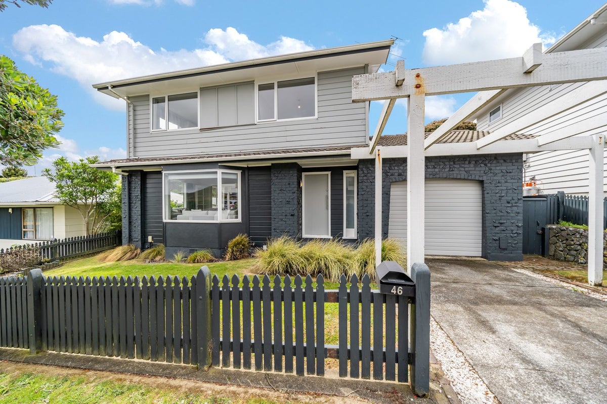 46 Taieri Crescent, Kelson, Lower Hutt - Carousel 1