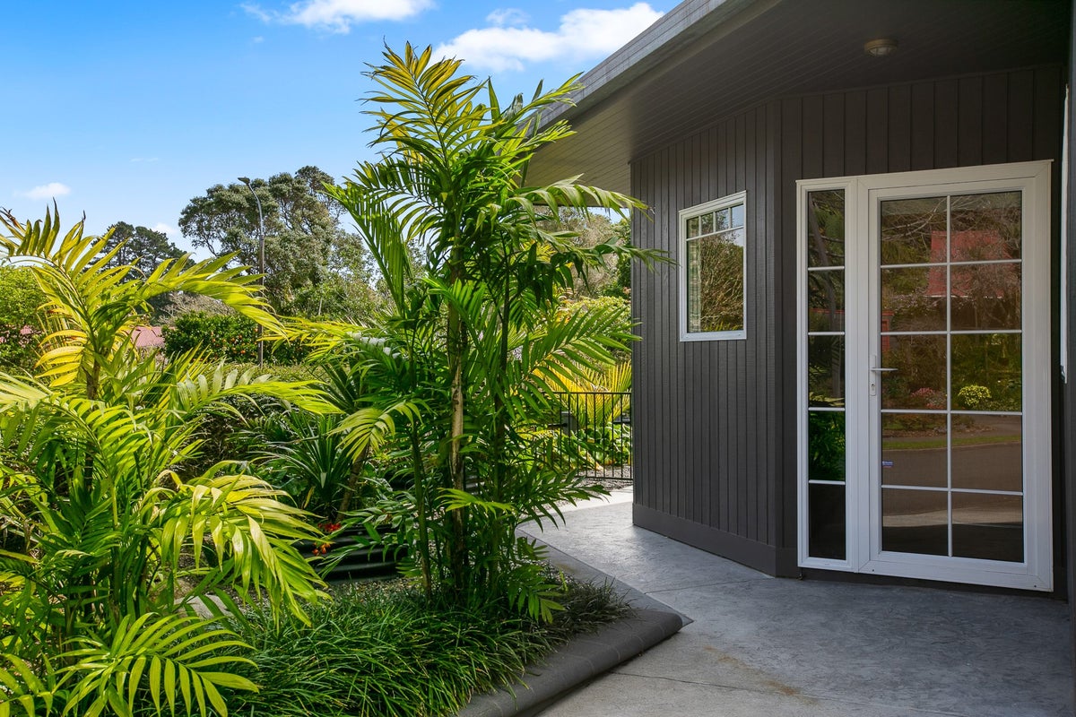 8A Spencer Place, Merrilands, New Plymouth - Carousel 2