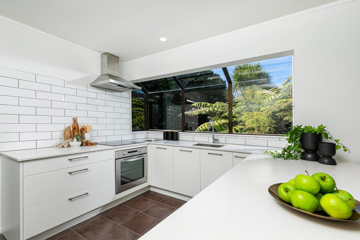 2/47 Lyons Avenue, Murrays Bay, Auckland - Carousel 2