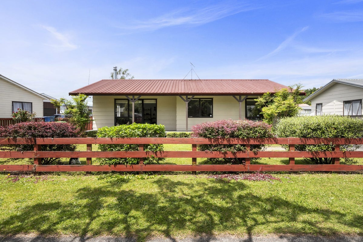 42A Aquarius Drive, Kawaha Point, Rotorua - Carousel 1