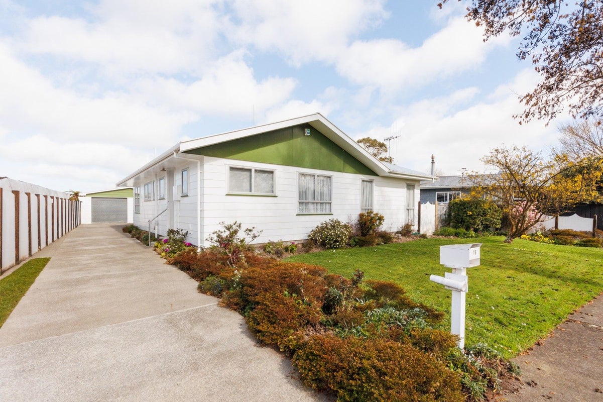 16 Bendigo Street, Cloverlea, Palmerston North - Carousel 1