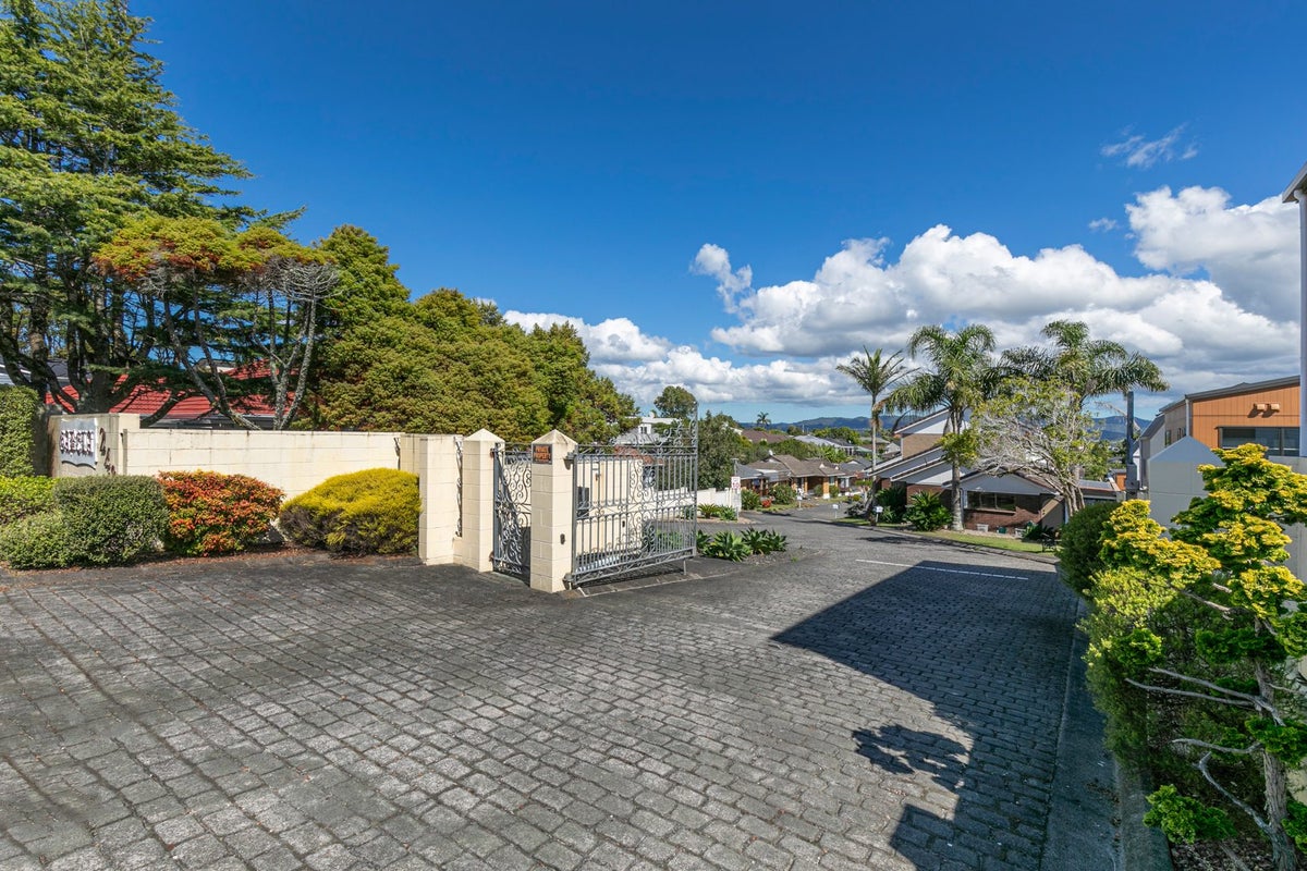 8/248 Great North Road, Henderson, Auckland - Carousel 23