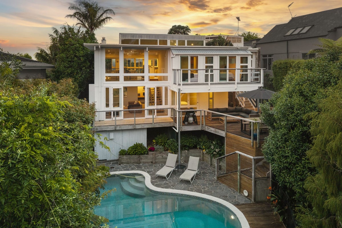 92 Parr Terrace, Castor Bay, Auckland - Carousel 1