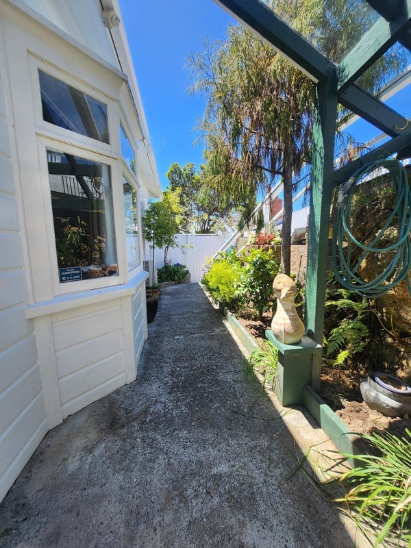 28 Apuka Street, Brooklyn, Wellington - Carousel 16