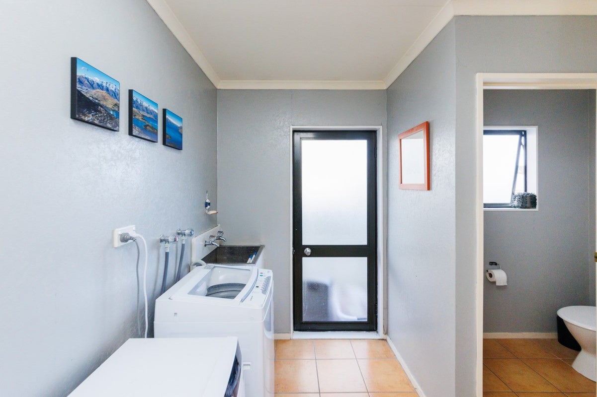 1 Crewe Crescent, Hokowhitu, Palmerston North - Carousel 14