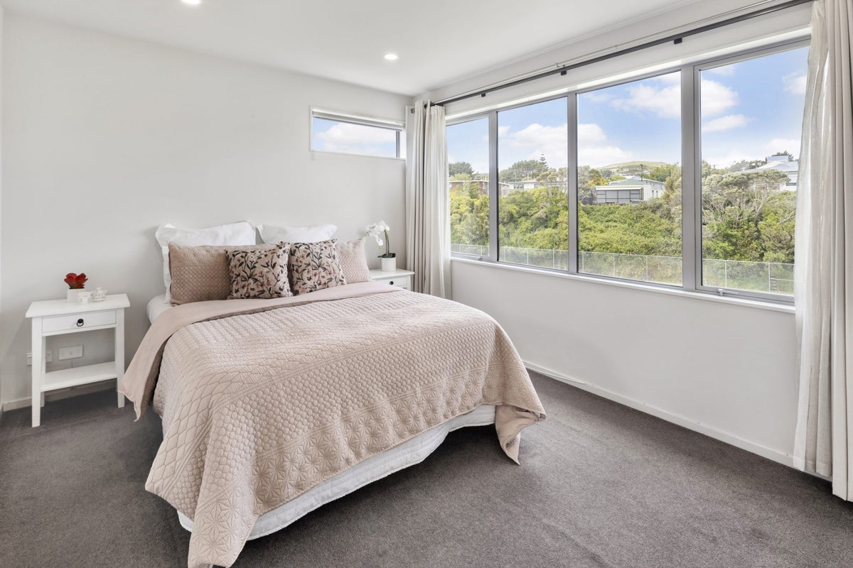 2/46 Bracken Road, Paparangi, Wellington - Carousel 2