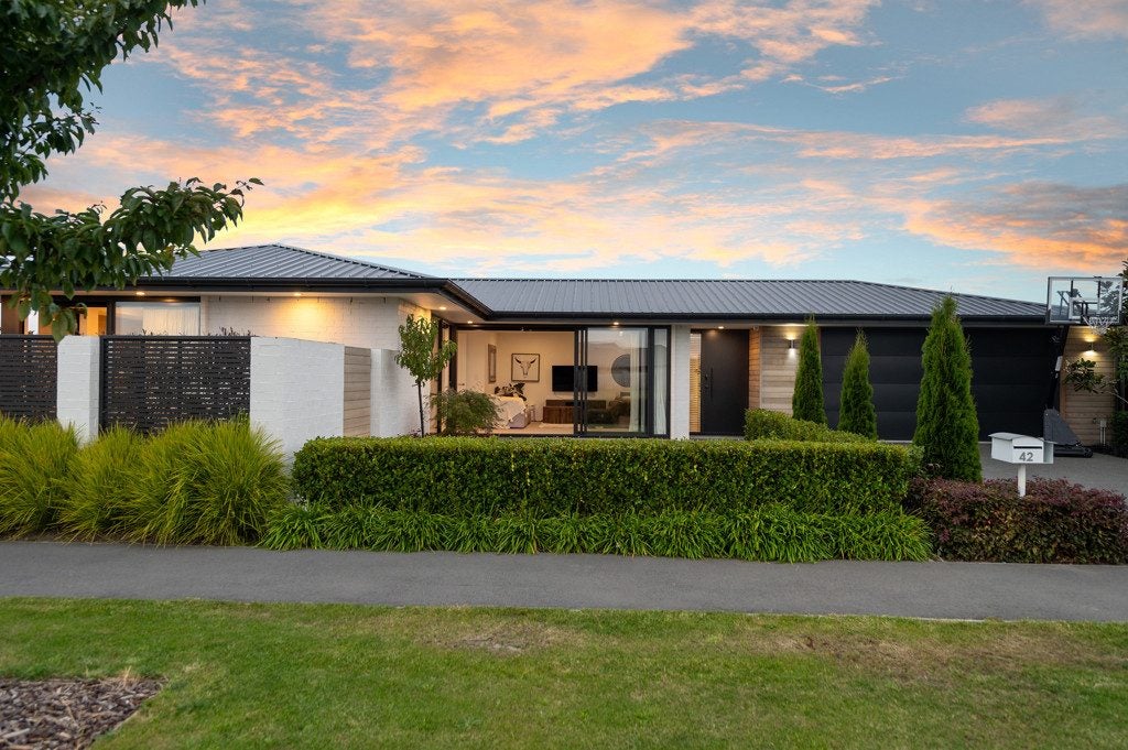 42 Katrine Drive, Burwood, Christchurch - Carousel 1