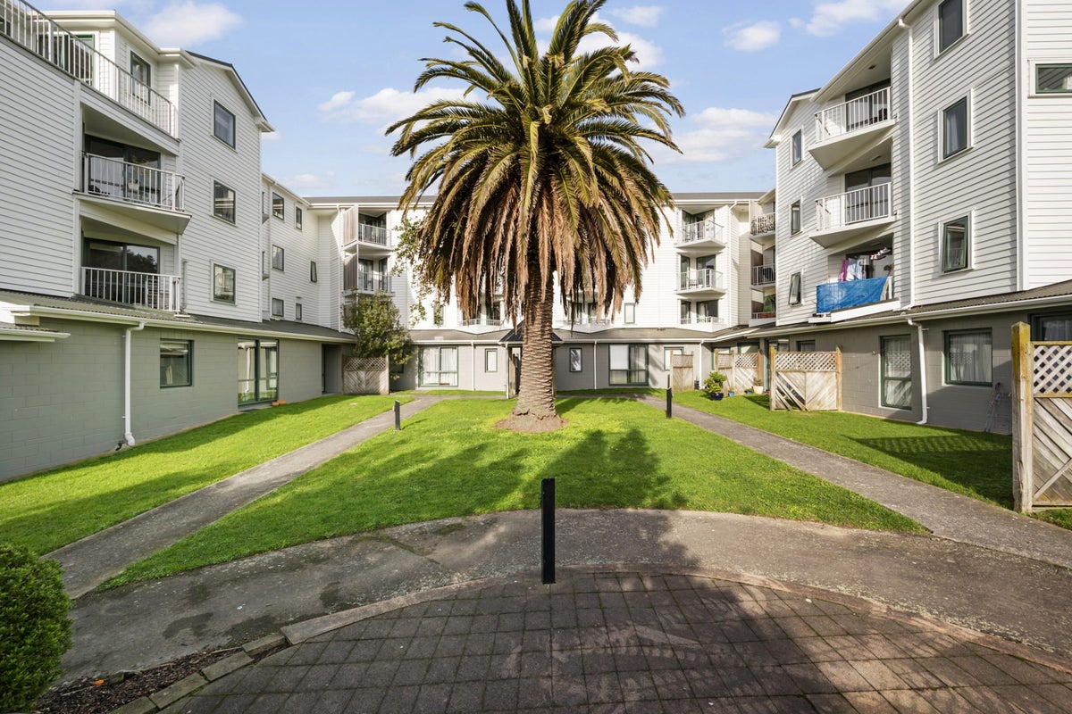 C9/13 palm GR, BERHAMPORE, WELLINGTON - Carousel 11