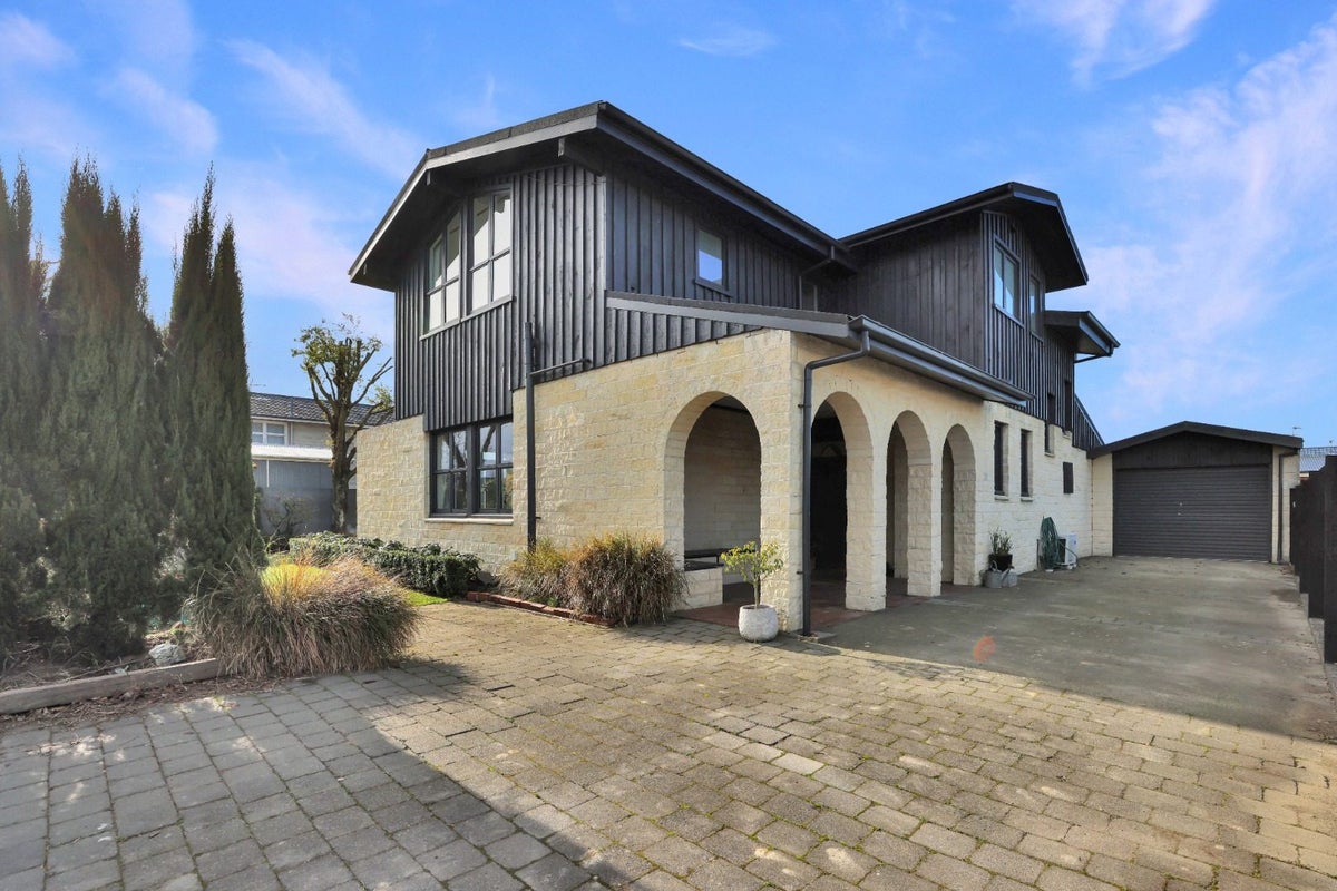 40 Churchill Avenue, Allenton, Ashburton - Carousel 31