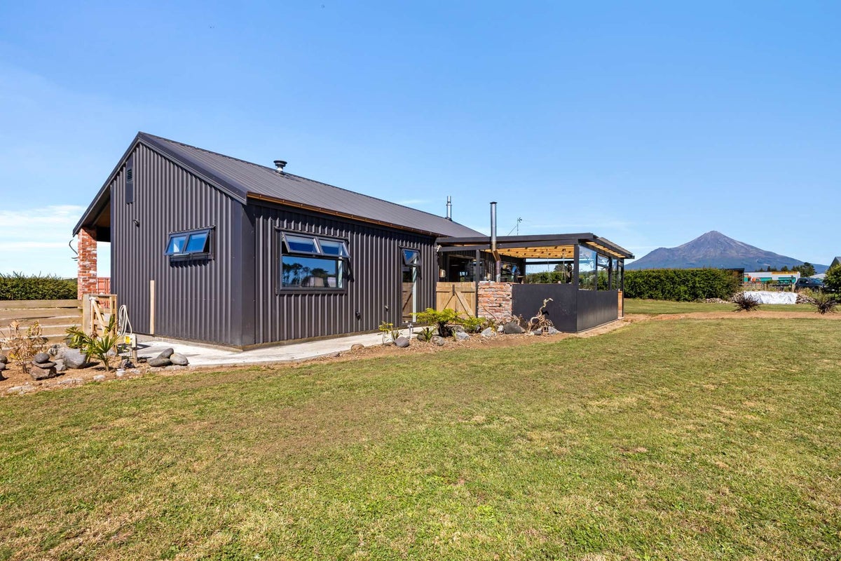 58 Monmouth Road, Pembroke, Stratford - Carousel 1