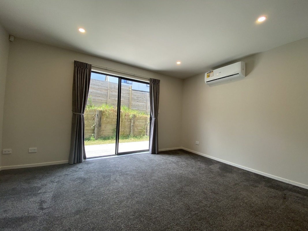16D Kaimai Avenue, Massey, Auckland - Carousel 2