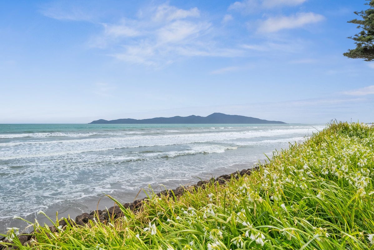2/2 Matatua Road, Raumati Beach, Paraparaumu - Carousel 23