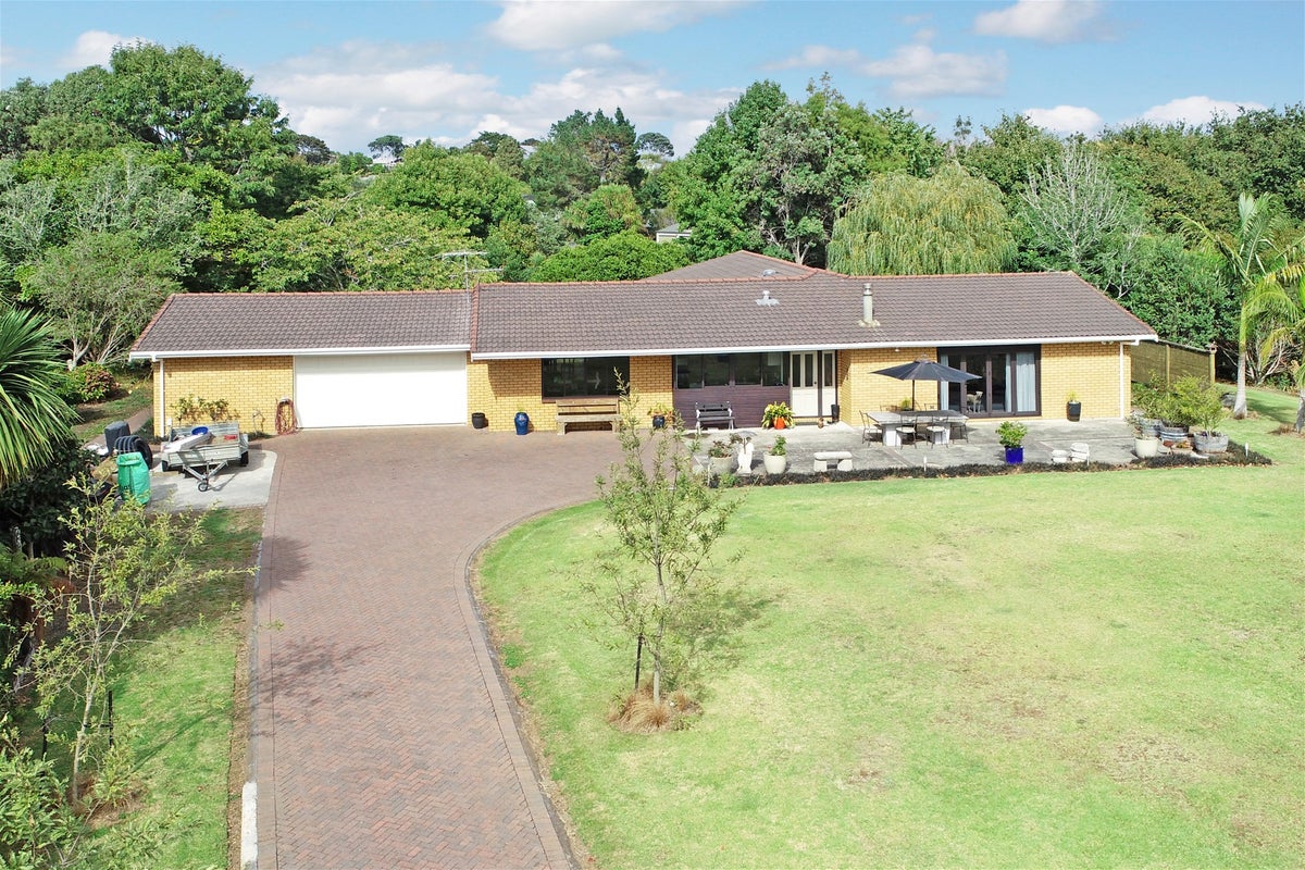 2 Raukawa Grove, Waiuku, Waiuku - Carousel 1