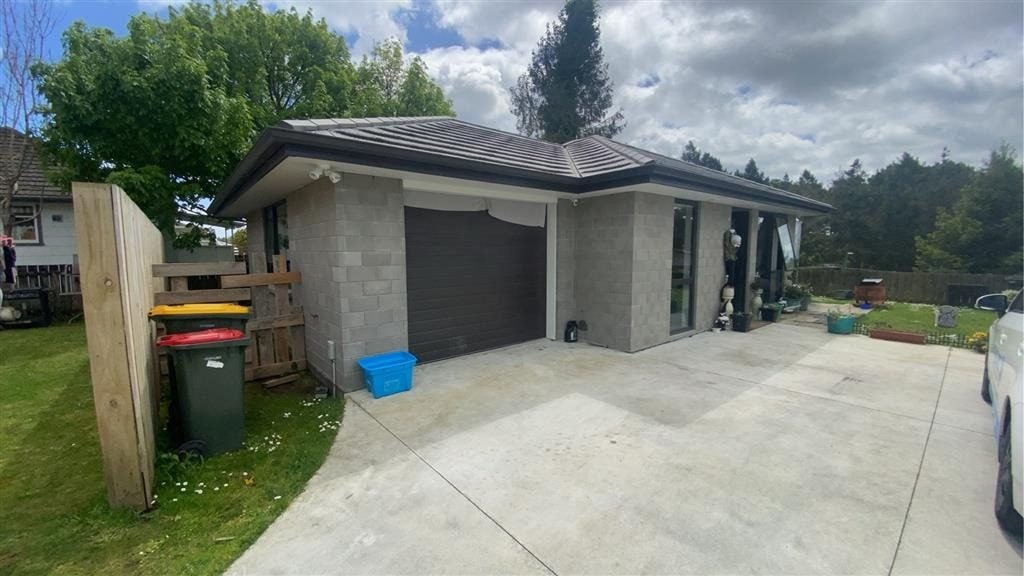 31 Norrie Street, Bader, Hamilton - Carousel 1