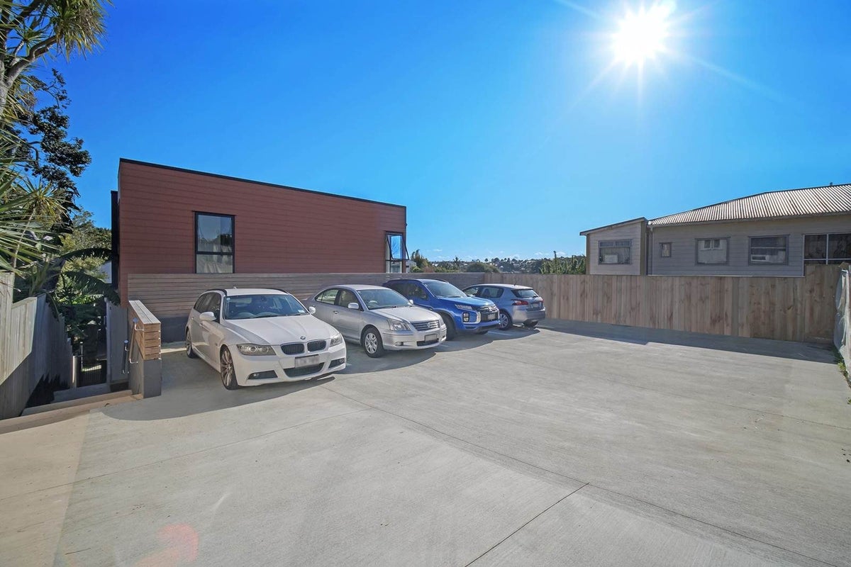 52 School Road, Morningside, Auckland - Carousel 13