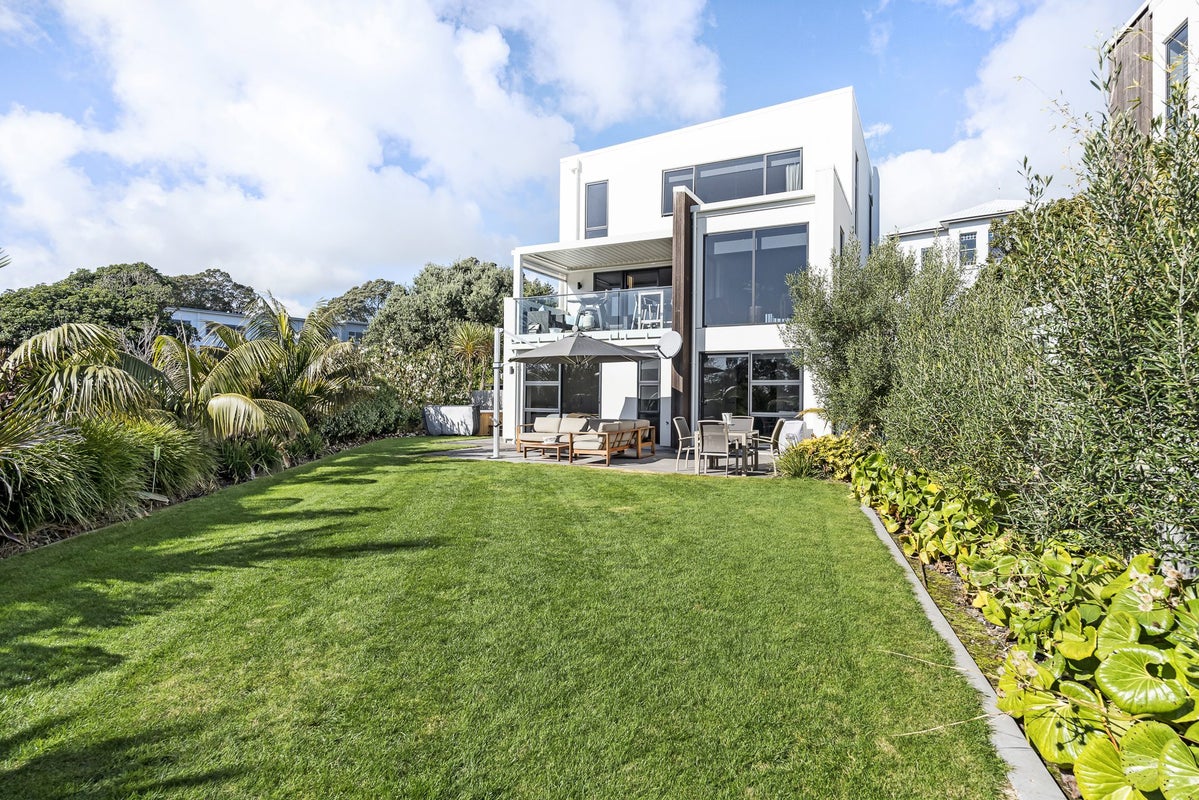 5/11A Baring Terrace, Strandon, New Plymouth, Taranaki - Carousel 2