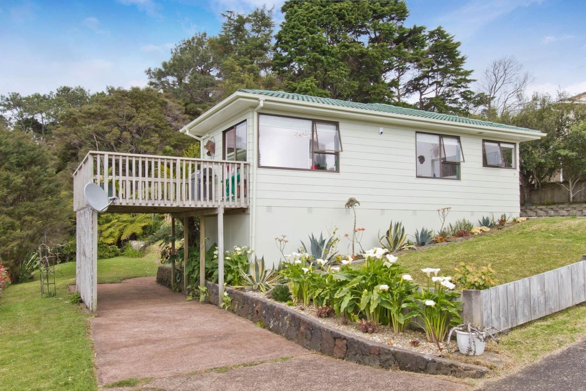 43 Virgo Place, Glen Eden, Auckland - Carousel 1