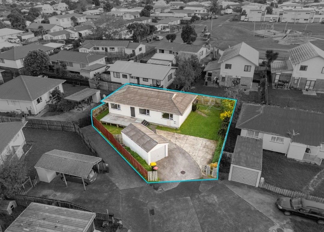 49 Dungarvon Place, Clendon Park, Auckland - Carousel 1