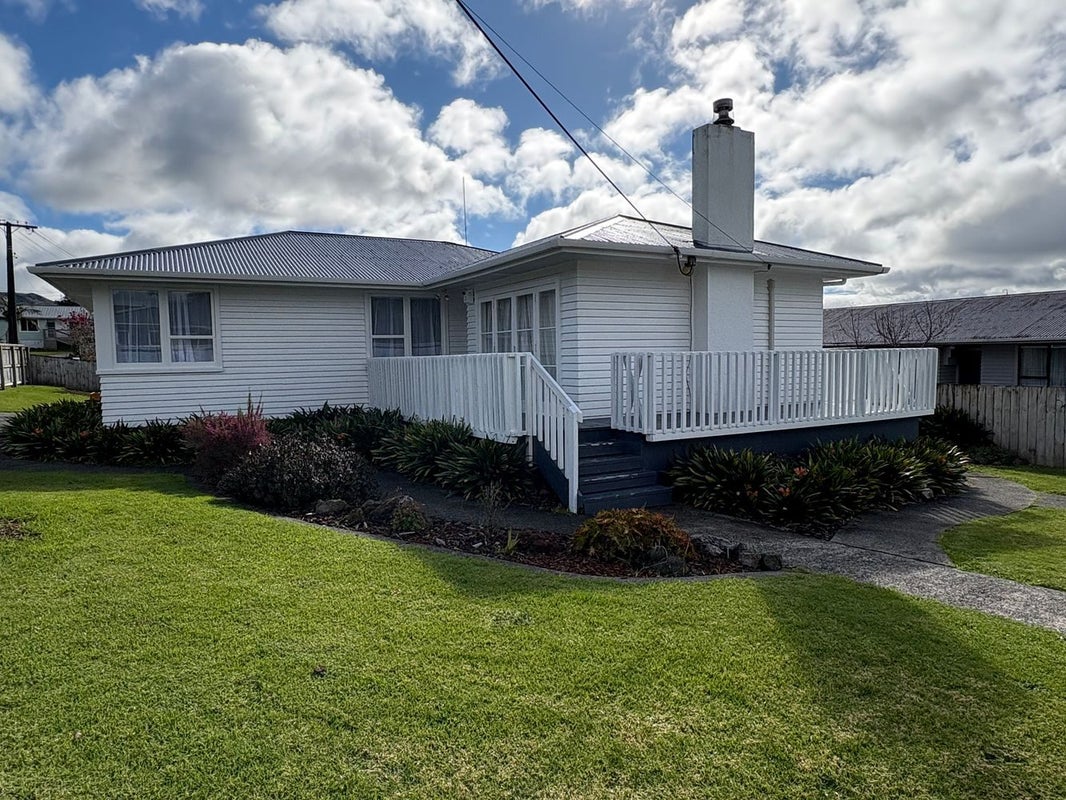 1 Sussex Place, Kamo, Whangarei - Carousel 1